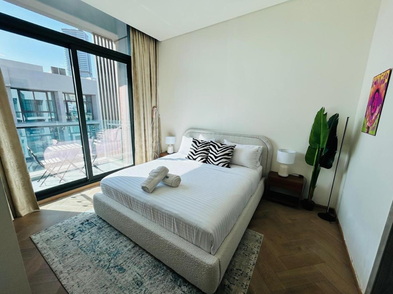 Premium 1bhk In Signature Living, Jvc! Pool View अपार्टमेंट *