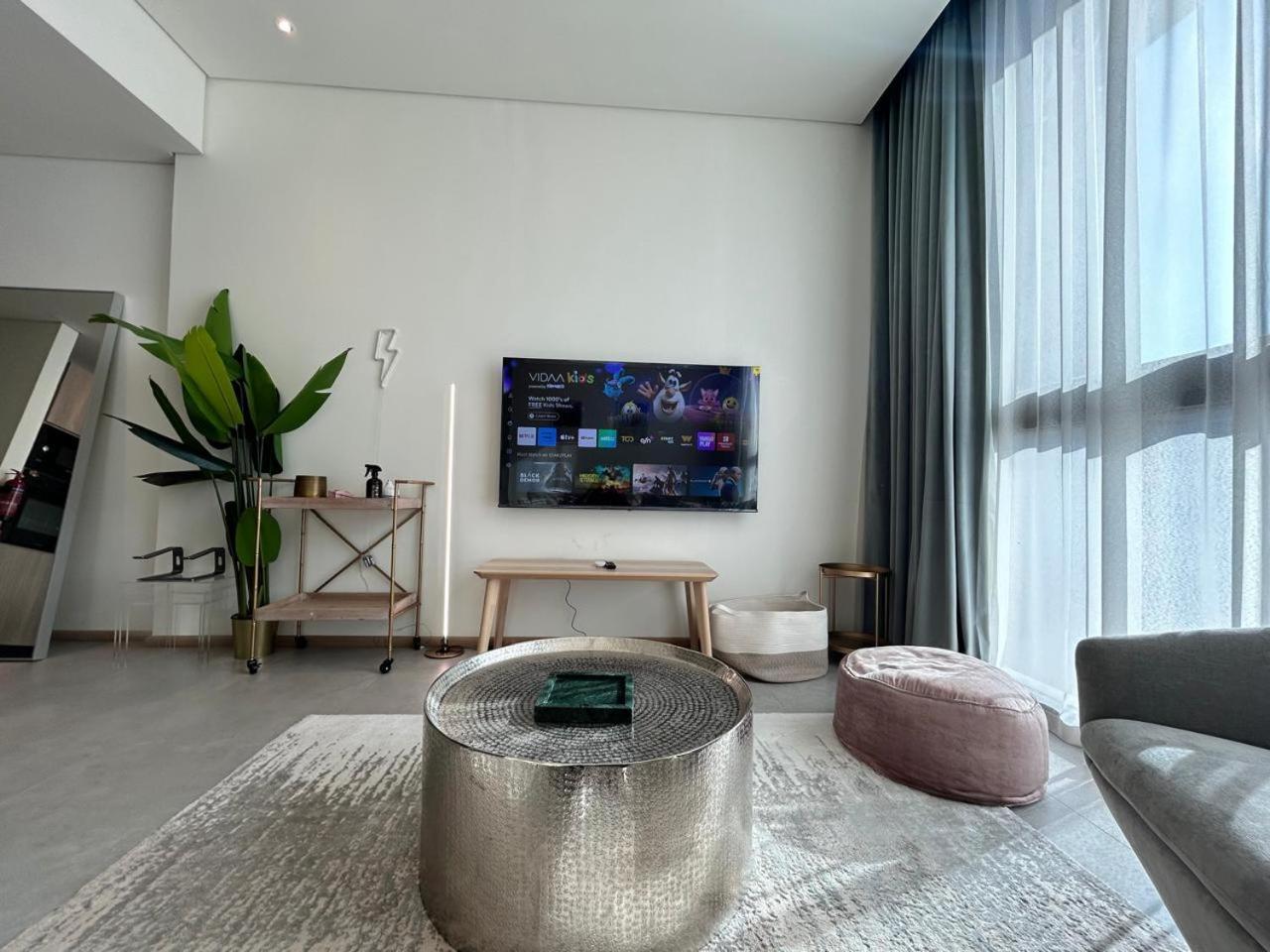 Premium 1bhk In Signature Living, Jvc! Pool View अपार्टमेंट *